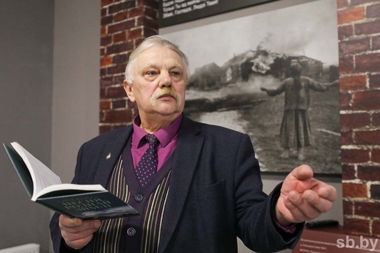 Писатель Александр Казеко: «Настаўляюць ахвяры жывых: // — Не дазвольце вайне паўтарыцца!»