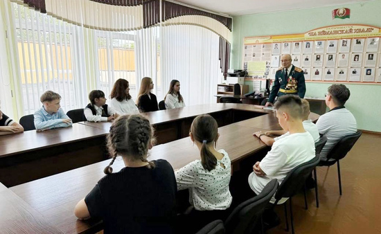 Паэт Браніслаў Ермашкевіч  выступіў перад гродзенскімі старшакласнікамі