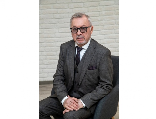 75-гадовы юбілей святкуе старшыня Мінскага гарадскога аддзялення Саюза пісьменнікаў Беларусі, член Праўлення Саюза пісьменнікаў Беларусі і член Праўлення Саюза пісьменнікаў Саюзнай дзяржавы Беларусі і Расіі Міхась Пазнякоў.