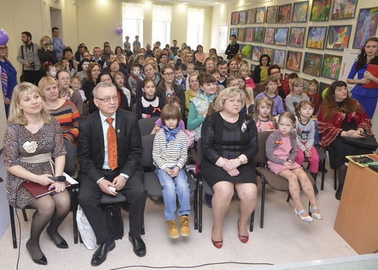 Сябруем з кнігай усёй сям’ёй