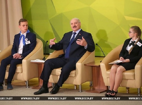 Александр Лукашенко выступает за более широкое использование белорусского языка, но без искусственного насаждения