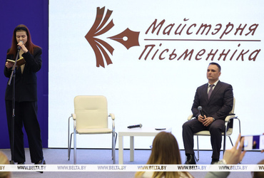 Жизненный опыт, любовь, единомышленники. Что вдохновляет молодежь Беларуси писать стихи 