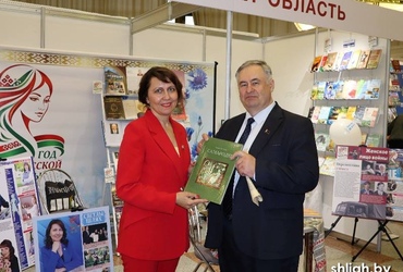 На Мінскім кніжным форуме – пісьменніца-журналіст са Смаргоні