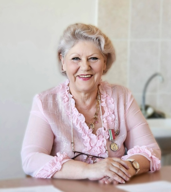 Сила в единстве, мудрость в слове: диалог культур сквозь женскую Поэзию.