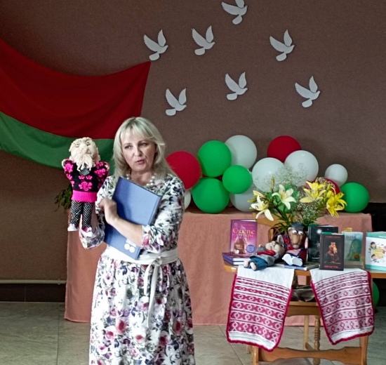 В рамках Года белорусской женщины  Погостской сельской интегрированной библиотекой ГУК «Березинская центральная районная библиотека» 4 июля на базе местного Дома культуры организована литературная гостиная «Жанчынам да твару чытанне» с участием белорусско