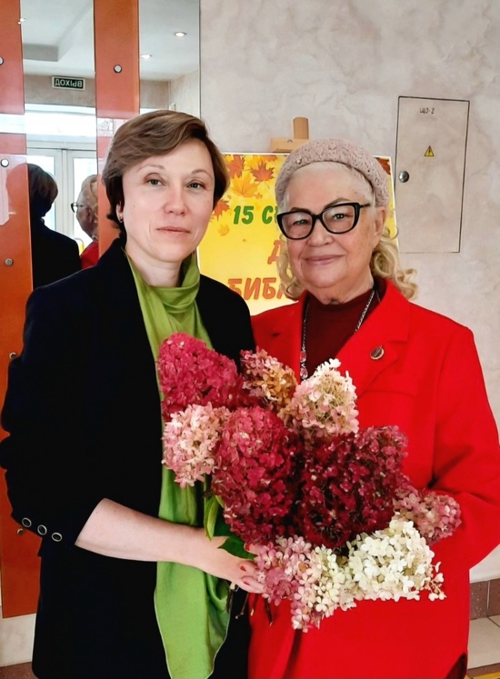 Поэзия и книга: Тамара Краснова-Гусаченко поздравила хранителей слова.