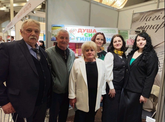 Патрыятызм і пяшчота: Магілёўскае аддзяленне Саюза пісьменнікаў Беларусі годна прадставіла вобласць на кніжным форуме