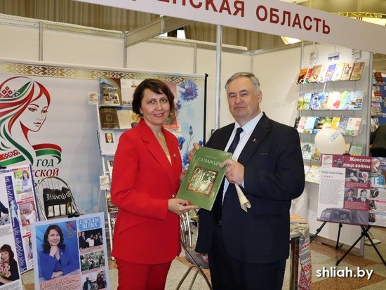 На Мінскім кніжным форуме – пісьменніца-журналіст са Смаргоні